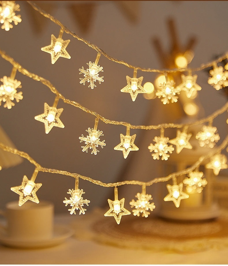 Detailansicht der LED Sternenlichterkette Warmweiss mit Kunststoff-Sternen, perfekt für entspannende Atmosphäre.