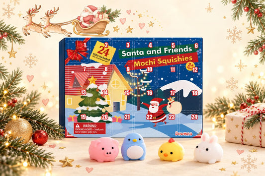 Santa and Friends Mochi Squishies Adventskalender mit Schwein, Pinguin, Küken und Hase vor weihnachtlichem Aquarell-Hintergrund