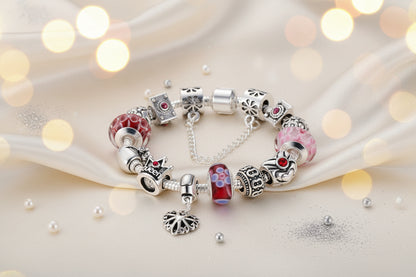 Pendelfunktion des Murano Glas Charm Armbands – Venezianische Eleganz für dein Handgelenk, zeigt Bewegungen der einzigartigen Perlen