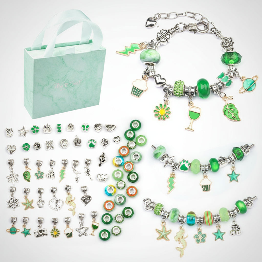 Schmuckstücke aus dem Charm-Armband Set für Mädchen, 24 funkelnede Perlen und Anhänger, ideal zum Selbstgestalten und für Geschenke.