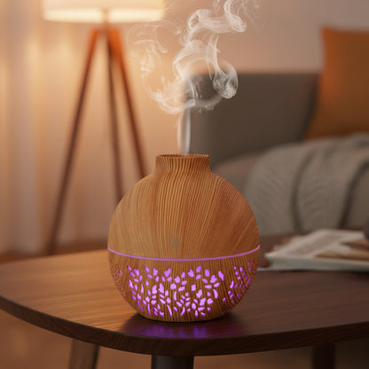 Flammen Aroma Diffuser in eleganter Holzoptik, sorgt für entspannende Atmosphäre beim Yoga oder Meditieren.