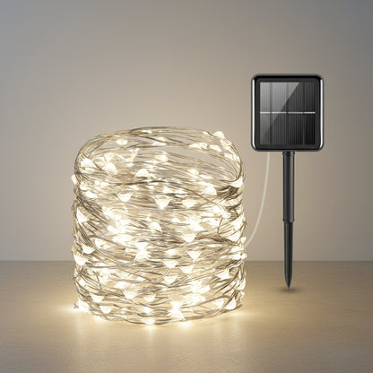 Kaltweisse Solar Lichterkette aufgerollt mit Solarmodul auf Erdspiess