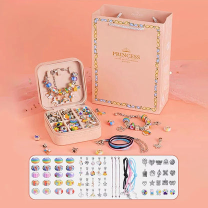 Detailansicht der Schmuckbox des DIY Buntes Charm Armband Sets – Schmuckbox für Mädchen, schön gestaltet und praktisch.