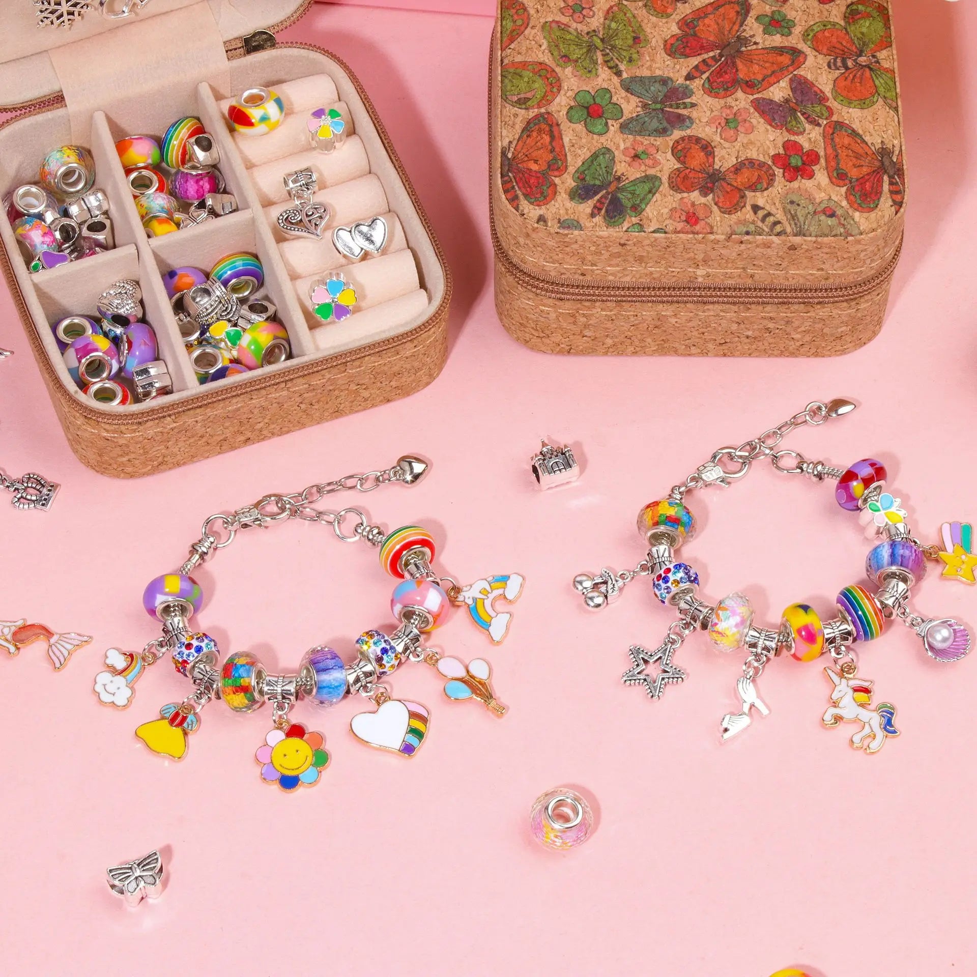 DIY Retro Charm Armband Set Mädchen – Geschenkideen für Teenager in einem stilvollen Retro-Look.