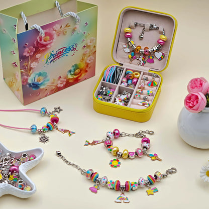 Das DIY Schmuck Bastelset Armband Halskette zeigt eine Auswahl an süßen Charms in Tierform, ideal für kreative Mädchen, die eigenen Schmuck gestalten wollen.