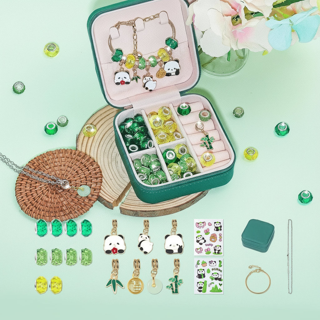 Kreatives Design des DIY Panda Charm Schmucksets für Mädchen, bestehend aus Armband und Halskette mit bunten Panda-Charms.