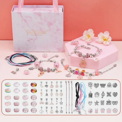 Große Auswahl an Charms im DIY Buntes Charm Armband Set – Schmuckbox für Mädchen, ideal für kreative Schmuckgestaltung.