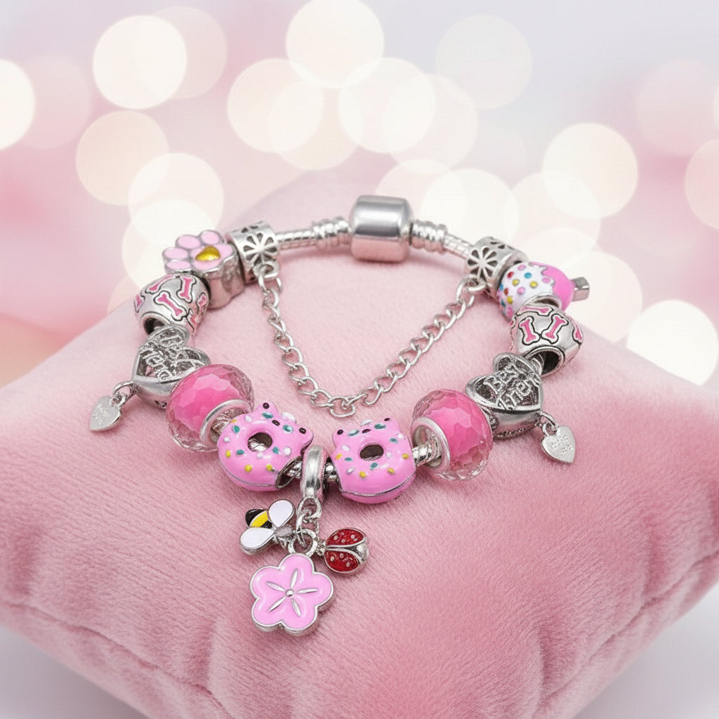 Charm Armband Mädchen & Damen – Beads Schmuck Geschenk mit floralen und schmetterlingsförmigen Anhängern.