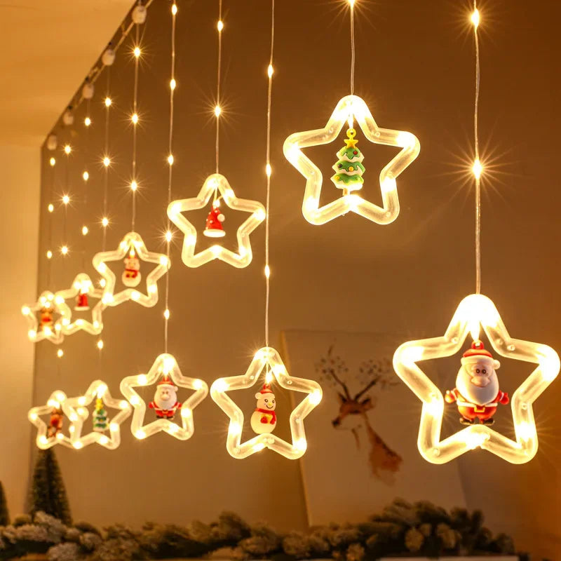 Lichtervorhang Weihnachten mit warmweissen Stern-Rahmen und Weihnachtsfiguren an der Wand