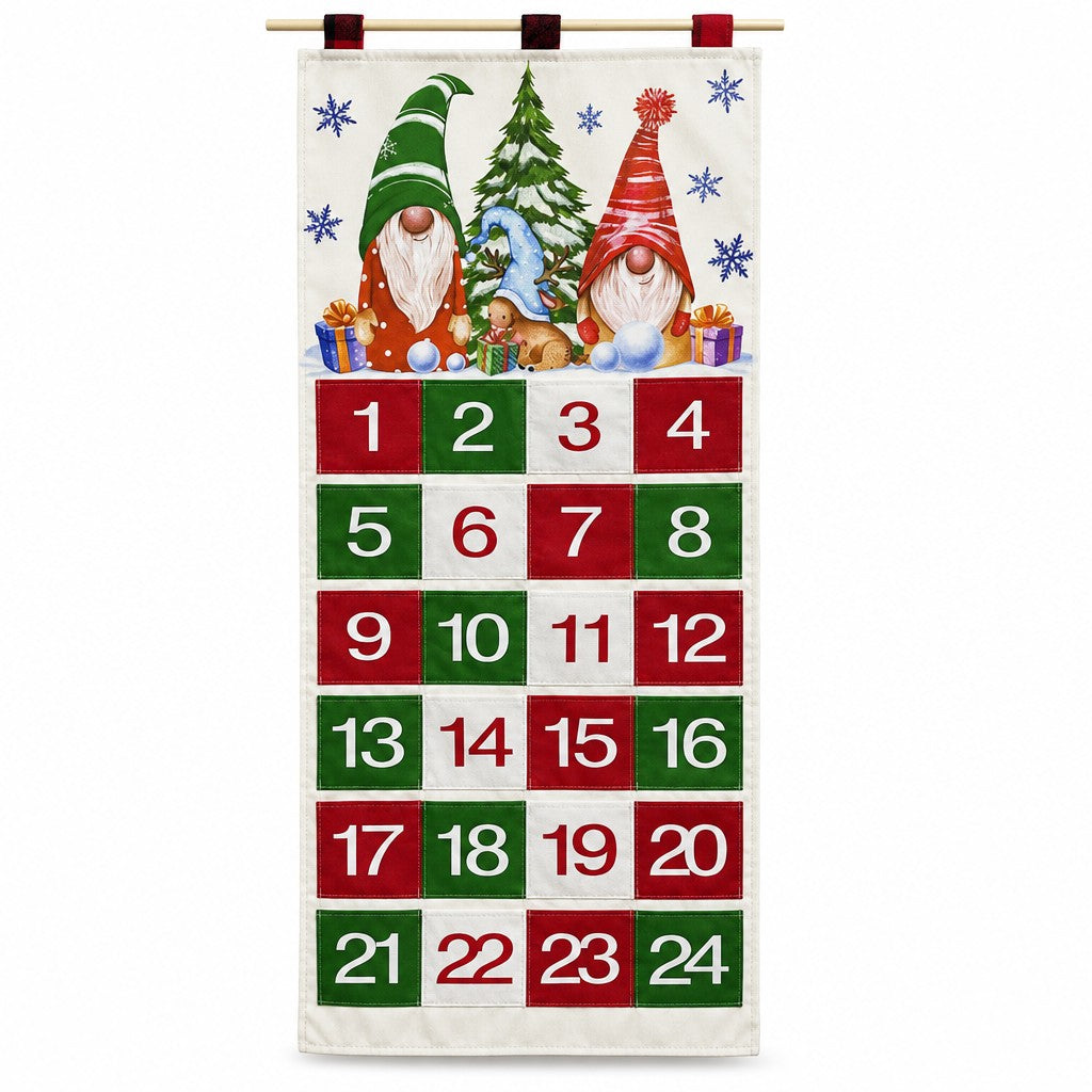 Adventskalender aus Stoff mit drei Wichteln vor einer Tanne und 24 karierten Taschen am Holzstab