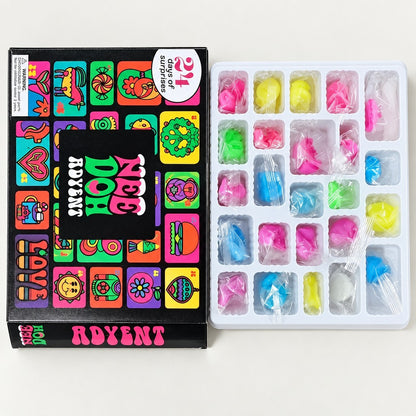 Geöffneter Squishy Adventskalender: Einsatz mit 24 einzeln verpackten Quetschfiguren in Neonfarben
