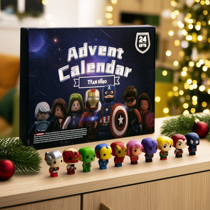 Avengers Adventskalender Titan Hero Box mit Chibi-Superheldenfiguren auf dem Sideboard vor dem Weihnachtsbaum